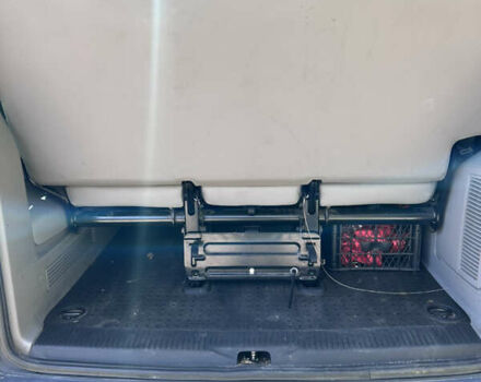 Серый Фольксваген Transporter, объемом двигателя 1.97 л и пробегом 330 тыс. км за 12500 $, фото 5 на Automoto.ua