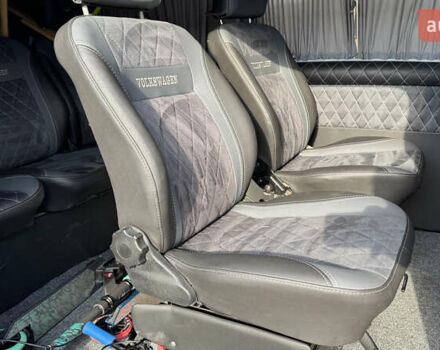 Серый Фольксваген Transporter, объемом двигателя 1.97 л и пробегом 260 тыс. км за 14000 $, фото 3 на Automoto.ua