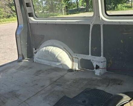 Серый Фольксваген Transporter, объемом двигателя 1.97 л и пробегом 426 тыс. км за 11300 $, фото 13 на Automoto.ua