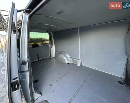 Сірий Фольксваген Transporter, об'ємом двигуна 2 л та пробігом 359 тис. км за 15943 $, фото 17 на Automoto.ua