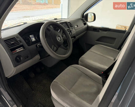 Сірий Фольксваген Transporter, об'ємом двигуна 1.97 л та пробігом 46 тис. км за 30000 $, фото 4 на Automoto.ua