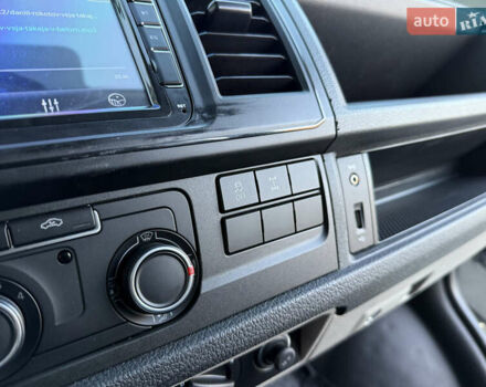 Серый Фольксваген Transporter, объемом двигателя 2 л и пробегом 299 тыс. км за 25000 $, фото 21 на Automoto.ua