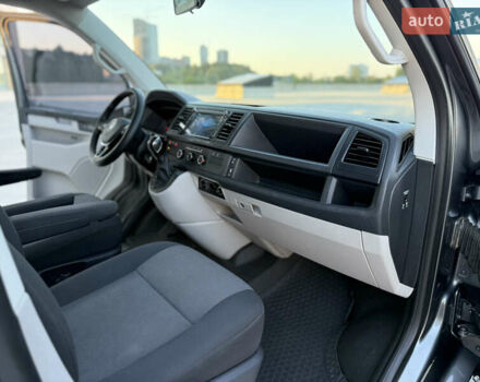 Серый Фольксваген Transporter, объемом двигателя 2 л и пробегом 299 тыс. км за 25000 $, фото 13 на Automoto.ua