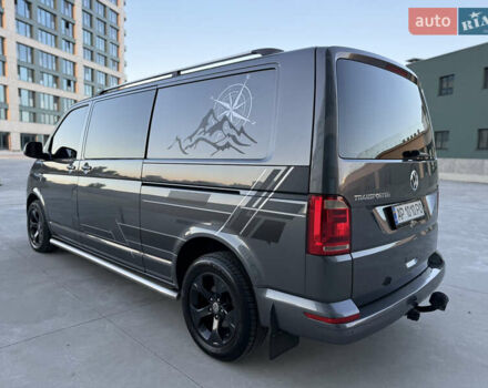 Серый Фольксваген Transporter, объемом двигателя 2 л и пробегом 299 тыс. км за 25000 $, фото 5 на Automoto.ua