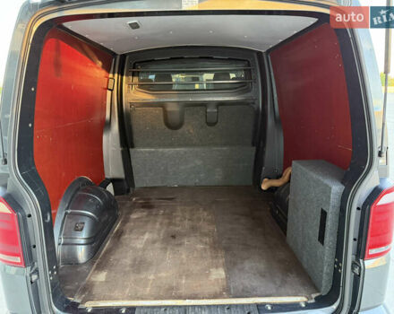 Серый Фольксваген Transporter, объемом двигателя 2 л и пробегом 299 тыс. км за 25000 $, фото 24 на Automoto.ua