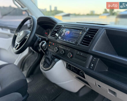Серый Фольксваген Transporter, объемом двигателя 2 л и пробегом 299 тыс. км за 25000 $, фото 11 на Automoto.ua