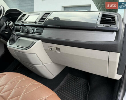 Серый Фольксваген Transporter, объемом двигателя 2 л и пробегом 270 тыс. км за 31900 $, фото 52 на Automoto.ua