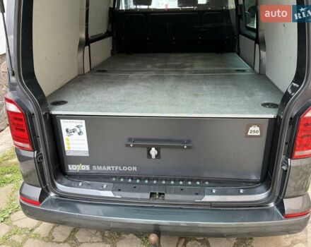 Серый Фольксваген Transporter, объемом двигателя 2 л и пробегом 280 тыс. км за 25800 $, фото 29 на Automoto.ua