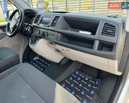 Сірий Фольксваген Transporter, об'ємом двигуна 2 л та пробігом 197 тис. км за 27900 $, фото 3 на Automoto.ua