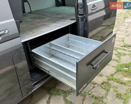 Серый Фольксваген Transporter, объемом двигателя 2 л и пробегом 280 тыс. км за 25800 $, фото 36 на Automoto.ua