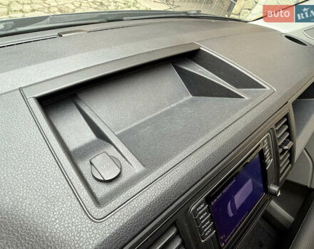 Серый Фольксваген Transporter, объемом двигателя 2 л и пробегом 280 тыс. км за 25800 $, фото 44 на Automoto.ua