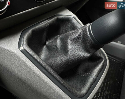 Серый Фольксваген Transporter, объемом двигателя 2 л и пробегом 207 тыс. км за 24950 $, фото 124 на Automoto.ua