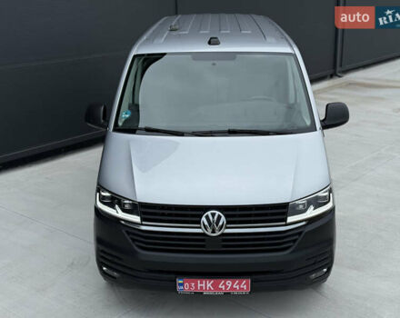 Серый Фольксваген Transporter, объемом двигателя 2 л и пробегом 199 тыс. км за 25999 $, фото 1 на Automoto.ua