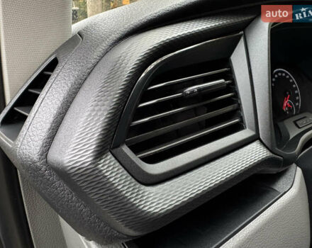 Серый Фольксваген Transporter, объемом двигателя 2 л и пробегом 207 тыс. км за 24950 $, фото 118 на Automoto.ua