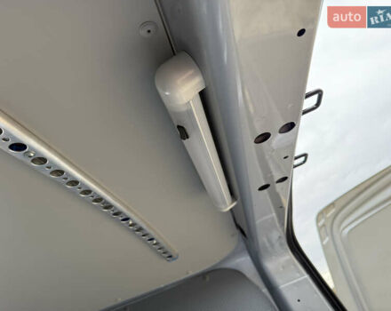 Серый Фольксваген Transporter, объемом двигателя 2 л и пробегом 199 тыс. км за 25999 $, фото 82 на Automoto.ua