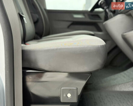 Серый Фольксваген Transporter, объемом двигателя 2 л и пробегом 199 тыс. км за 25999 $, фото 52 на Automoto.ua