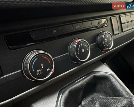 Серый Фольксваген Transporter, объемом двигателя 2 л и пробегом 207 тыс. км за 24950 $, фото 126 на Automoto.ua