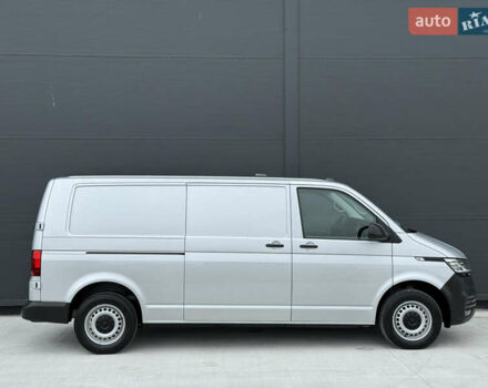 Серый Фольксваген Transporter, объемом двигателя 2 л и пробегом 199 тыс. км за 25999 $, фото 2 на Automoto.ua