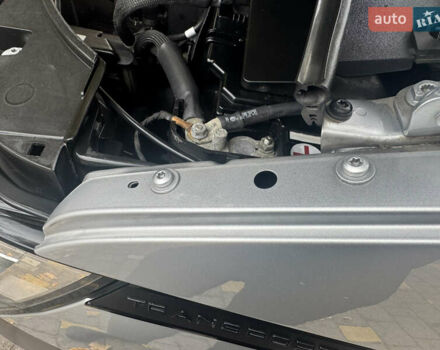 Серый Фольксваген Transporter, объемом двигателя 2 л и пробегом 207 тыс. км за 24950 $, фото 179 на Automoto.ua