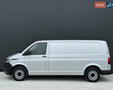 Серый Фольксваген Transporter, объемом двигателя 2 л и пробегом 199 тыс. км за 25999 $, фото 3 на Automoto.ua