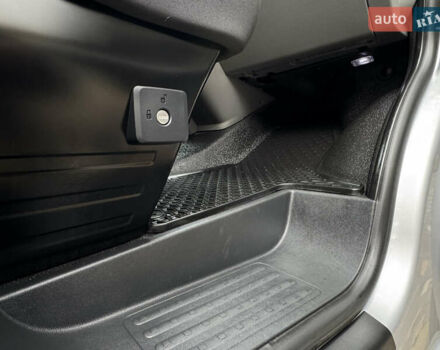 Серый Фольксваген Transporter, объемом двигателя 2 л и пробегом 207 тыс. км за 24950 $, фото 89 на Automoto.ua