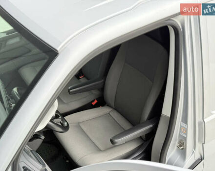 Серый Фольксваген Transporter, объемом двигателя 2 л и пробегом 199 тыс. км за 25999 $, фото 44 на Automoto.ua