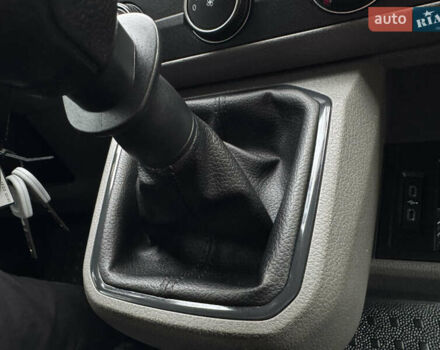 Серый Фольксваген Transporter, объемом двигателя 2 л и пробегом 207 тыс. км за 24950 $, фото 125 на Automoto.ua