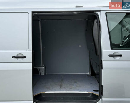 Серый Фольксваген Transporter, объемом двигателя 2 л и пробегом 199 тыс. км за 25999 $, фото 76 на Automoto.ua