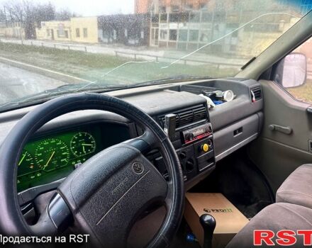 Сірий Фольксваген Transporter, об'ємом двигуна 2.4 л та пробігом 300 тис. км за 4000 $, фото 3 на Automoto.ua