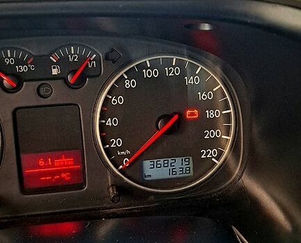 Серый Фольксваген Transporter, объемом двигателя 2.5 л и пробегом 368 тыс. км за 10400 $, фото 6 на Automoto.ua