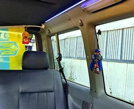 Серый Фольксваген Transporter, объемом двигателя 2.5 л и пробегом 368 тыс. км за 10400 $, фото 4 на Automoto.ua