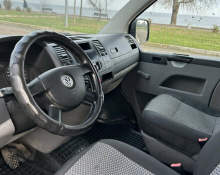 Серый Фольксваген Transporter, объемом двигателя 2.5 л и пробегом 305 тыс. км за 9800 $, фото 8 на Automoto.ua