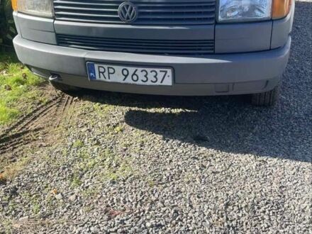 Серый Фольксваген Transporter, объемом двигателя 2.4 л и пробегом 300 тыс. км за 3250 $, фото 1 на Automoto.ua