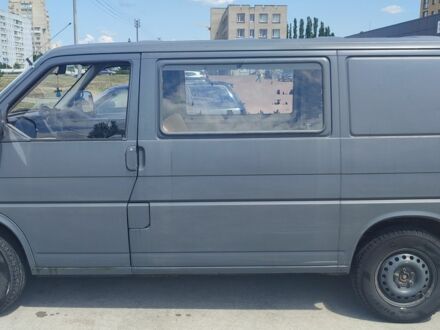 Серый Фольксваген Transporter, объемом двигателя 1.9 л и пробегом 320 тыс. км за 3200 $, фото 1 на Automoto.ua