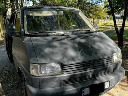 Серый Фольксваген Transporter, объемом двигателя 2.4 л и пробегом 300 тыс. км за 3500 $, фото 1 на Automoto.ua