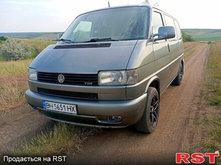 Серый Фольксваген Transporter, объемом двигателя 2.5 л и пробегом 347 тыс. км за 4500 $, фото 1 на Automoto.ua