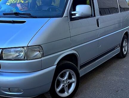 Серый Фольксваген Transporter, объемом двигателя 2.5 л и пробегом 368 тыс. км за 10400 $, фото 1 на Automoto.ua