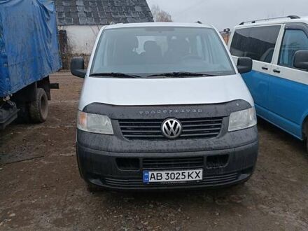 Серый Фольксваген Transporter, объемом двигателя 1.9 л и пробегом 300 тыс. км за 10000 $, фото 1 на Automoto.ua