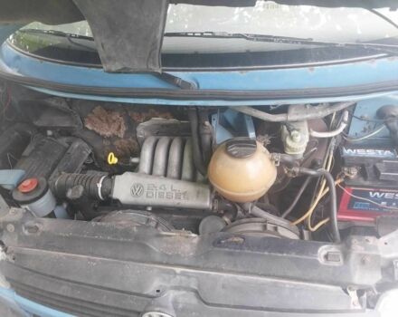 Синій Фольксваген Transporter, об'ємом двигуна 2.4 л та пробігом 643 тис. км за 2300 $, фото 4 на Automoto.ua