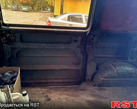 Синий Фольксваген Transporter, объемом двигателя 1.9 л и пробегом 300 тыс. км за 3000 $, фото 8 на Automoto.ua