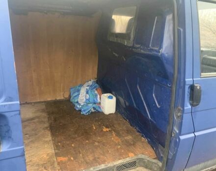 Синий Фольксваген Transporter, объемом двигателя 2.4 л и пробегом 350 тыс. км за 3200 $, фото 4 на Automoto.ua