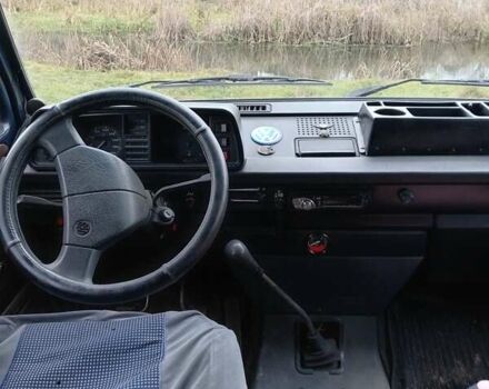 Синий Фольксваген Transporter, объемом двигателя 1.9 л и пробегом 300 тыс. км за 1600 $, фото 4 на Automoto.ua