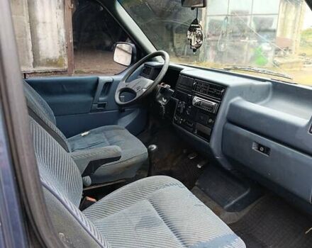 Синий Фольксваген Transporter, объемом двигателя 2.4 л и пробегом 505 тыс. км за 4200 $, фото 3 на Automoto.ua