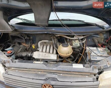 Синий Фольксваген Transporter, объемом двигателя 2.4 л и пробегом 505 тыс. км за 4200 $, фото 4 на Automoto.ua