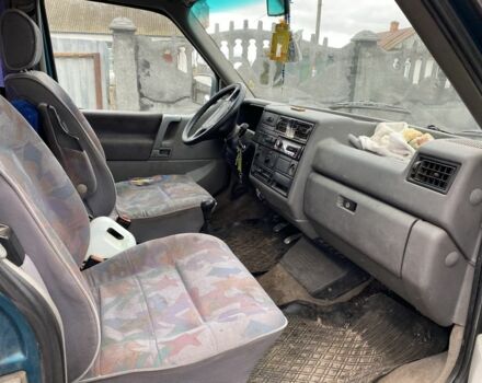 Синий Фольксваген Transporter, объемом двигателя 2.4 л и пробегом 400 тыс. км за 3500 $, фото 6 на Automoto.ua