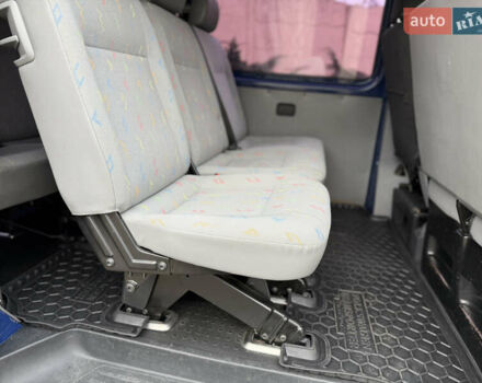 Синий Фольксваген Transporter, объемом двигателя 1.9 л и пробегом 400 тыс. км за 8800 $, фото 61 на Automoto.ua
