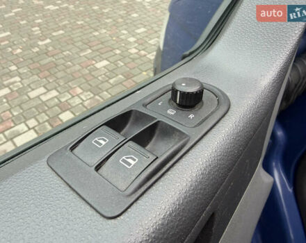 Синий Фольксваген Transporter, объемом двигателя 1.9 л и пробегом 400 тыс. км за 8800 $, фото 52 на Automoto.ua