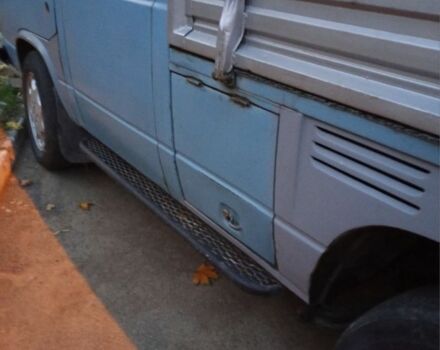 Синий Фольксваген Transporter, объемом двигателя 1.6 л и пробегом 300 тыс. км за 3500 $, фото 4 на Automoto.ua