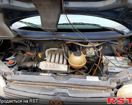 Синий Фольксваген Transporter, объемом двигателя 2.4 л и пробегом 505 тыс. км за 4200 $, фото 4 на Automoto.ua