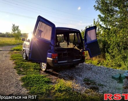Синий Фольксваген Transporter, объемом двигателя 2.4 л и пробегом 560 тыс. км за 5200 $, фото 3 на Automoto.ua